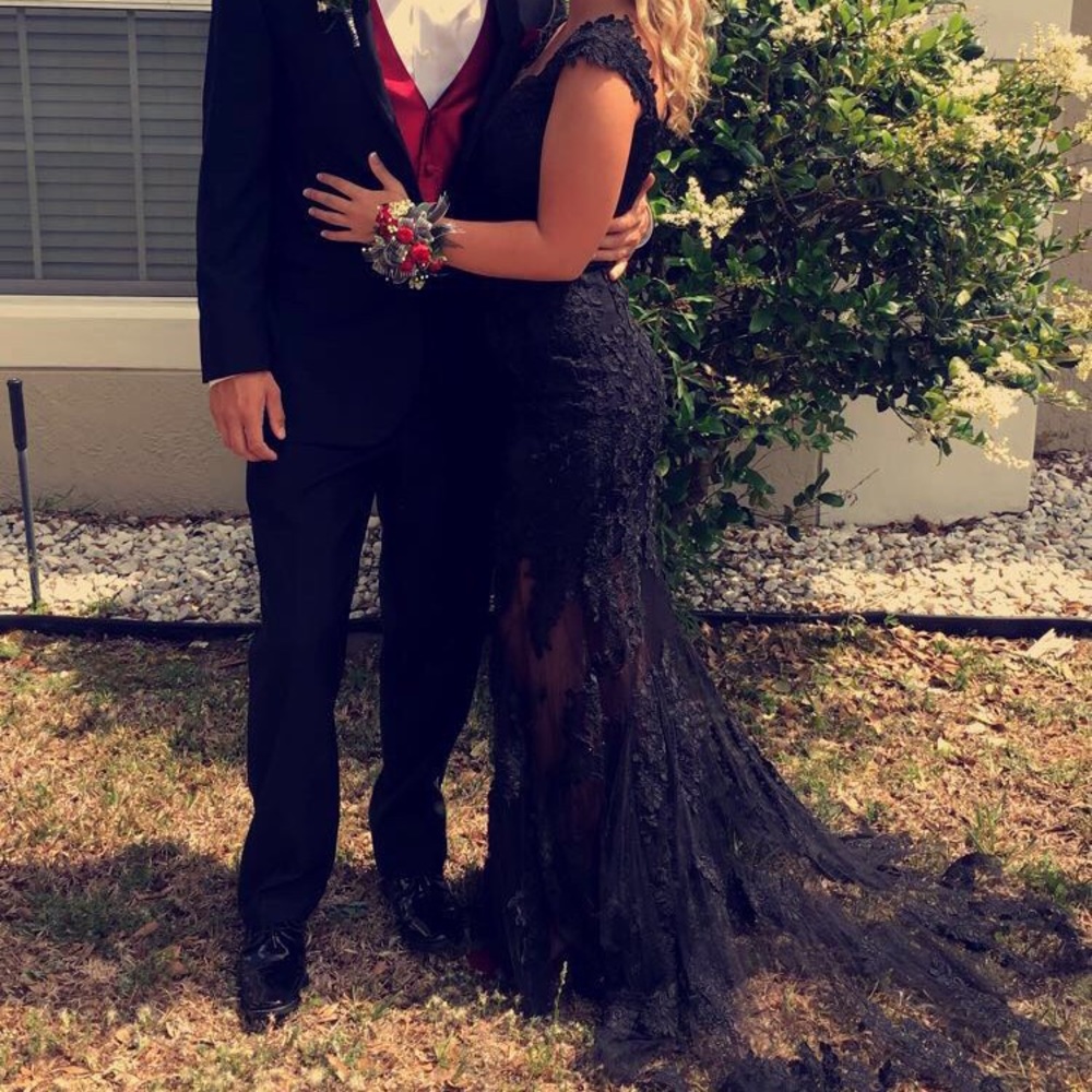 Prom dress - Picture 1 of 4